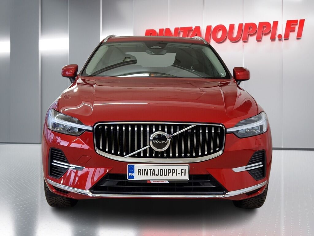 Volvo XC60 2023 met.punainen