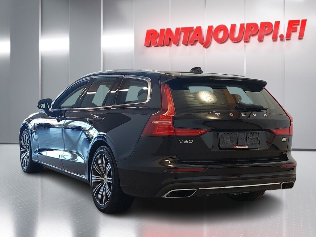 Volvo V60 2020 Musta