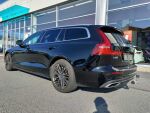 Volvo V60 2021 Musta