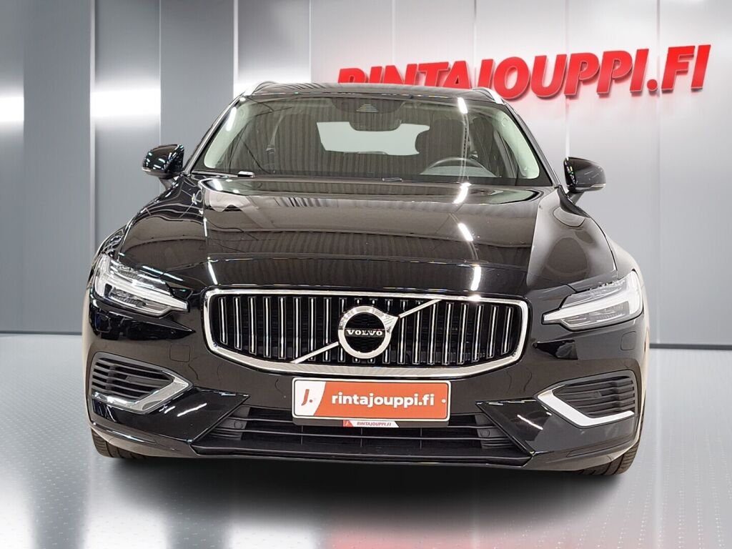 Volvo V60 2021 Musta