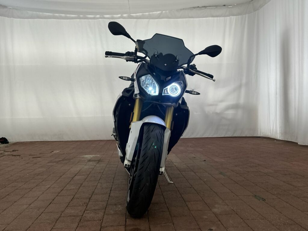 BMW S 1000 R 2019 Monivär.