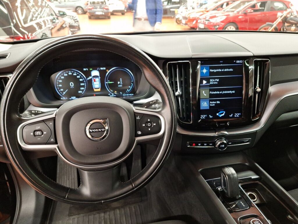 Volvo XC60 2021 Musta