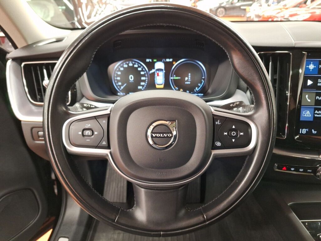 Volvo XC60 2021 Musta