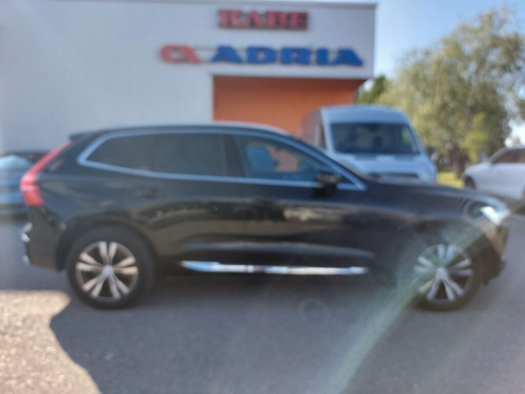 Volvo XC60 2021 Musta