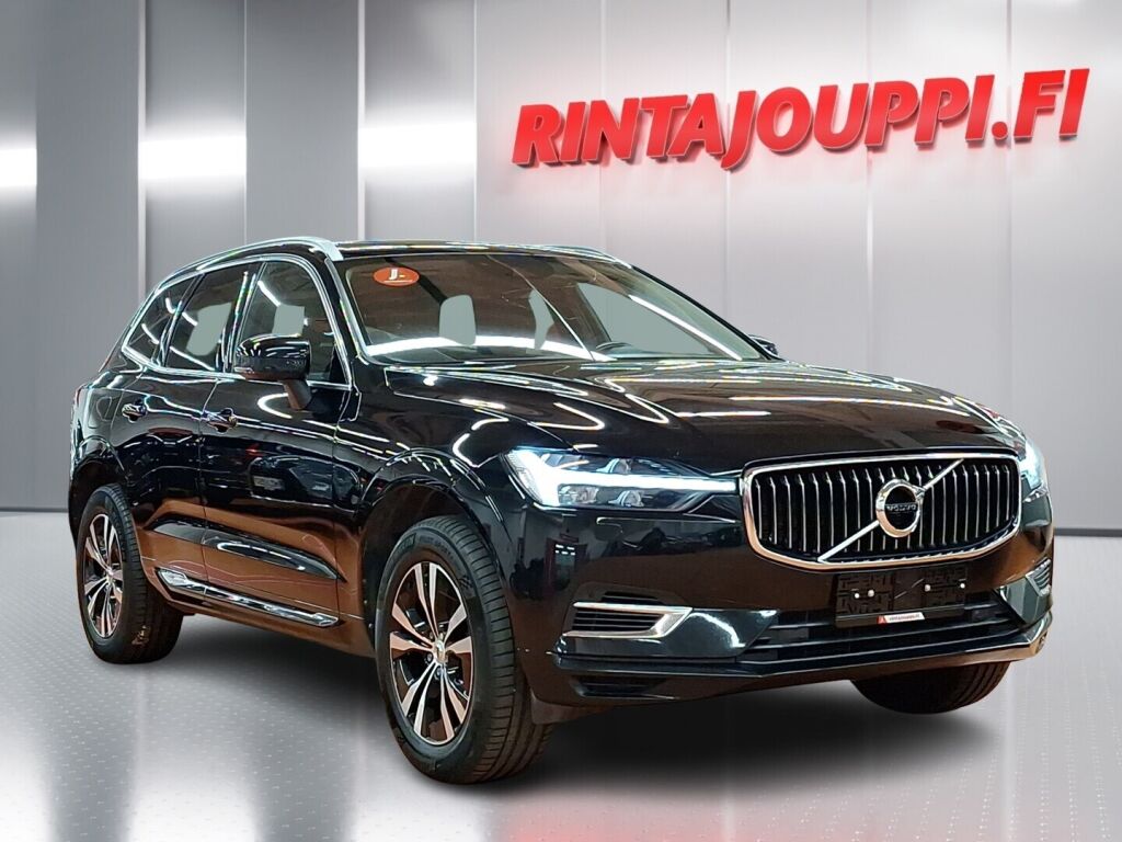 Volvo XC60 2021 Musta