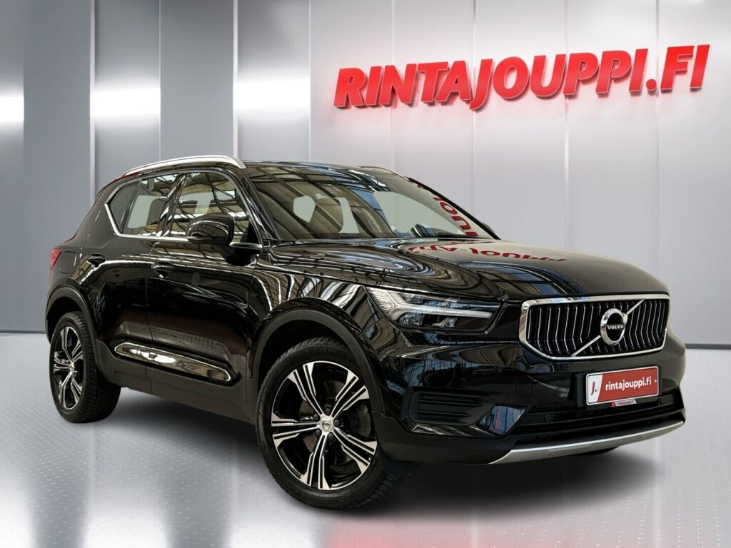 Volvo XC40 2020 Musta