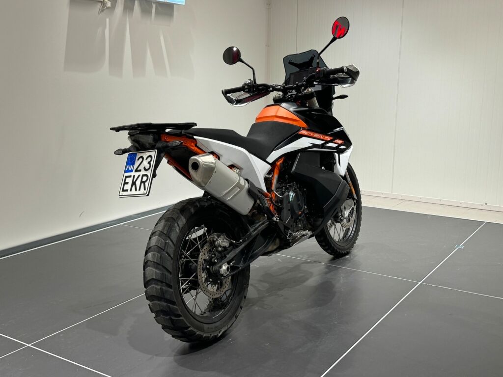 Ktm 890 2022 Oranssi