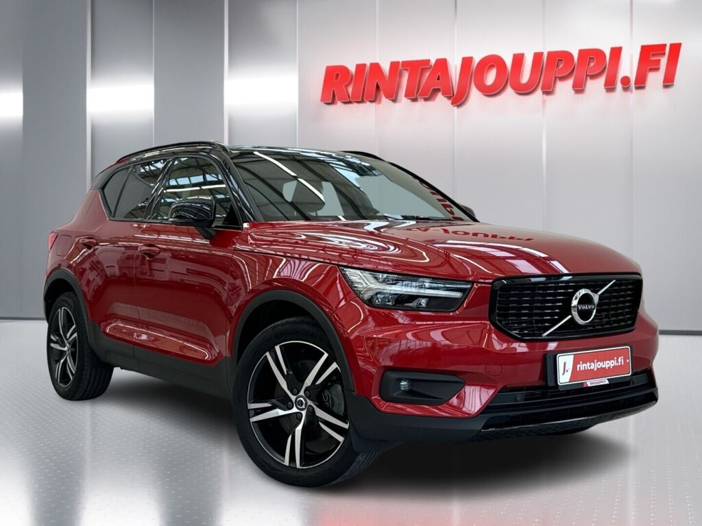 Volvo XC40 2020 Metalli punainan / Musta katto