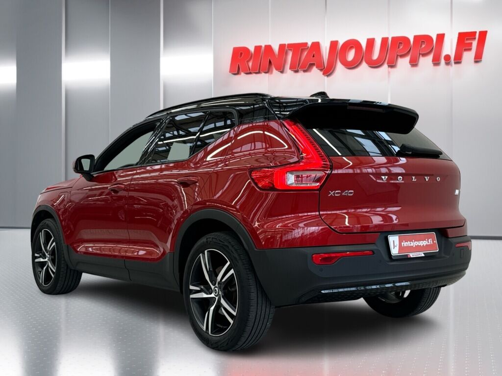 Volvo XC40 2020 Metalli punainan / Musta katto