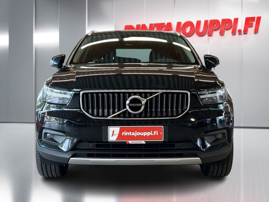 Volvo XC40 2021 Musta