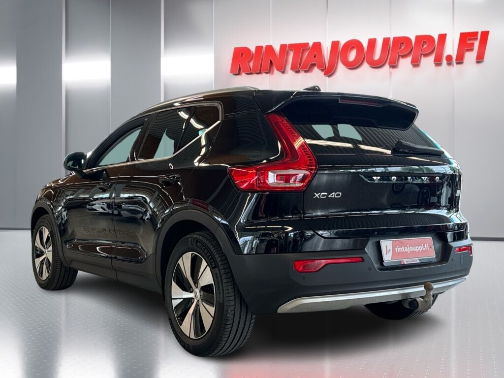 Volvo XC40 2021 Musta