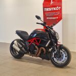 Ducati DIAVEL CARBON ABS 2013 Musta