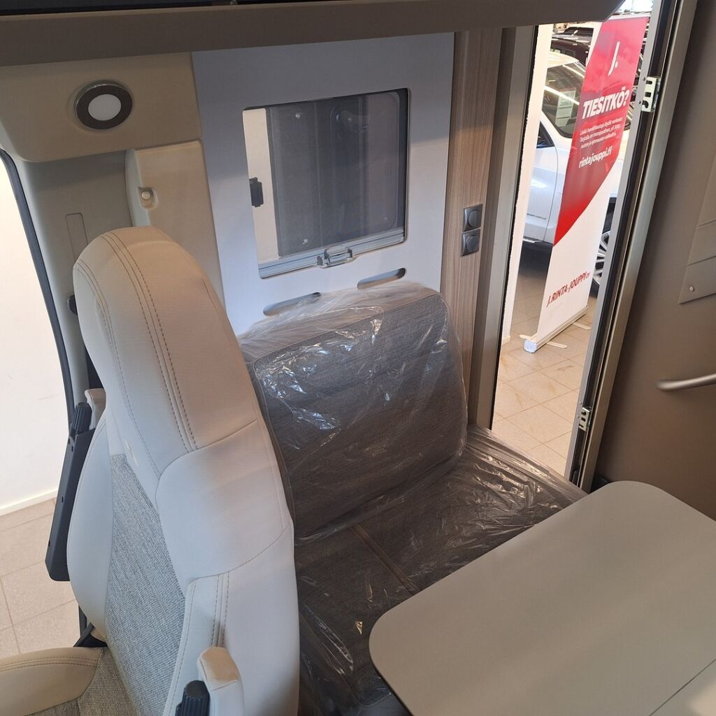 Adria Compact Supreme DL 2024 Harmaa