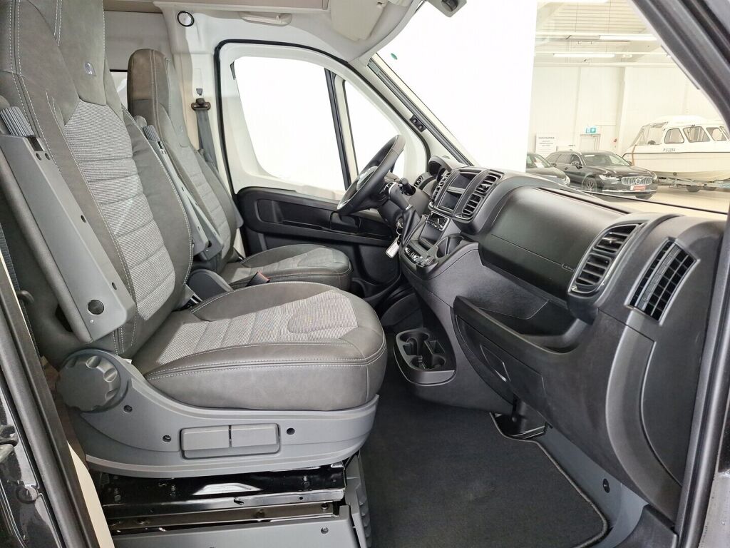 Adria TWIN PLUS 640 SLB 2024 Musta