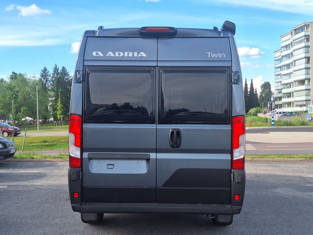 Adria TWIN SUPREME 640 SLB 2024 Harmaa