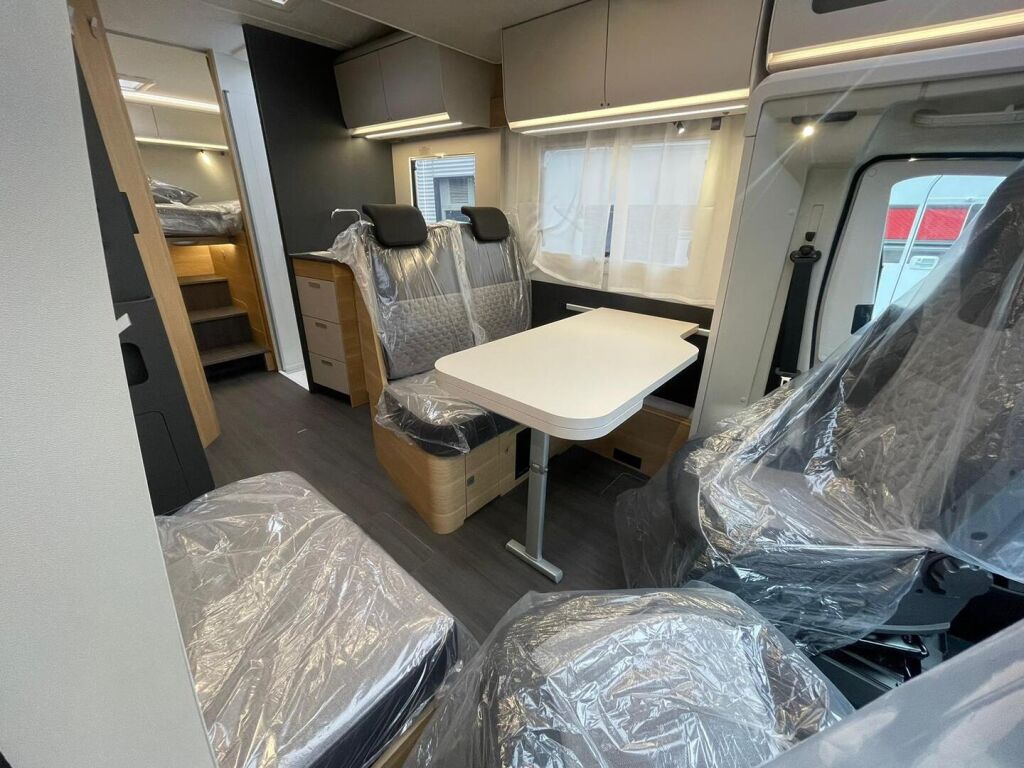 Adria MATRIX AXESS 670 SL 2024 Valkoinen