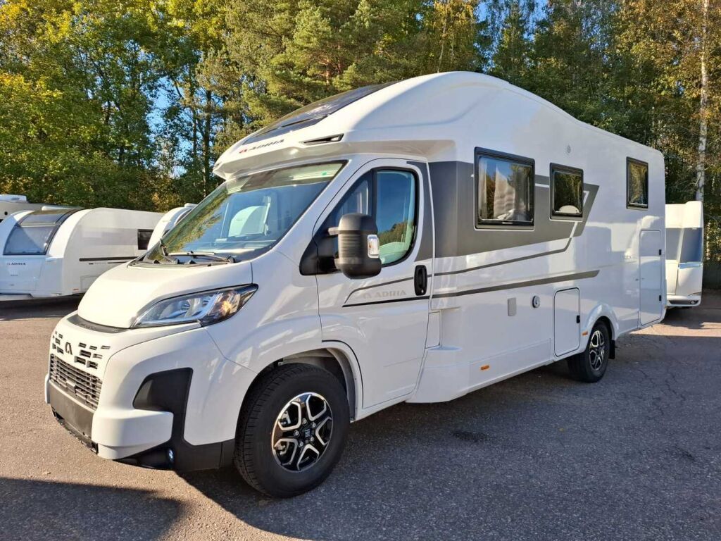 Adria MATRIX AXESS 670 SL 2025 Valkoinen