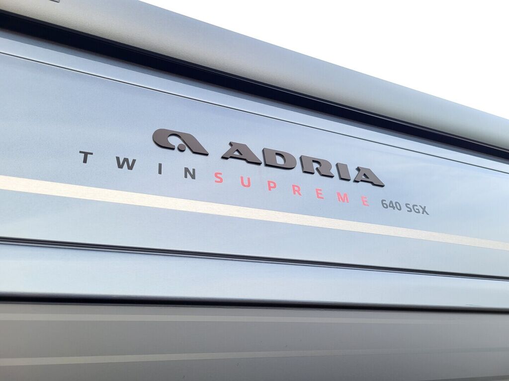 Adria TWIN SUPREME 640 SGX 2025 Harmaa