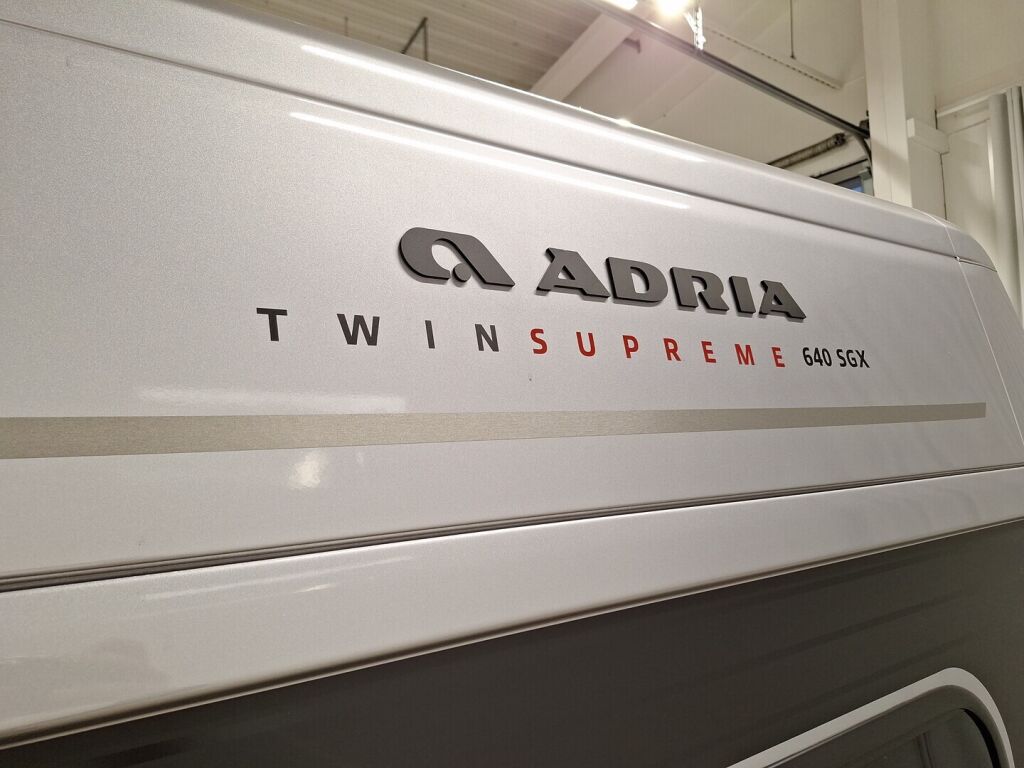 Adria TWIN SUPREME 640 SGX 2025 Harmaa