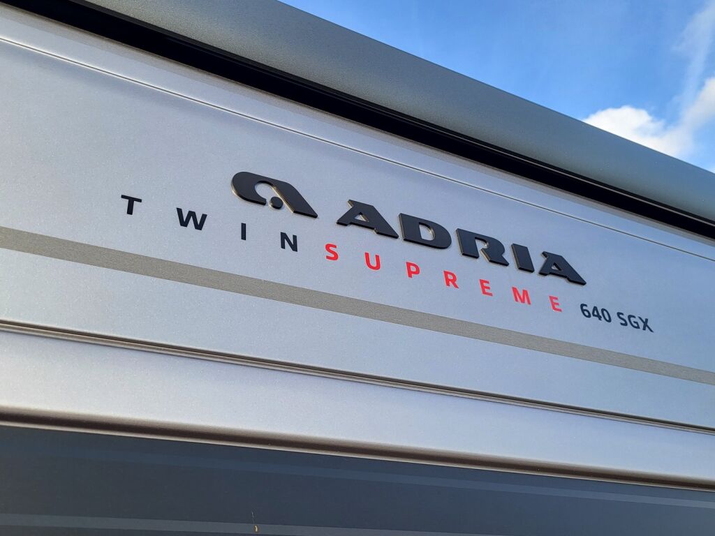 Adria TWIN SUPREME 640 SGX 2025 Harmaa