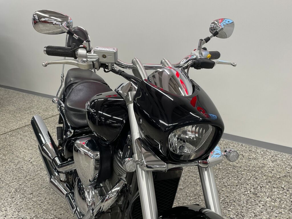 Suzuki INTRUDER 2010 Musta