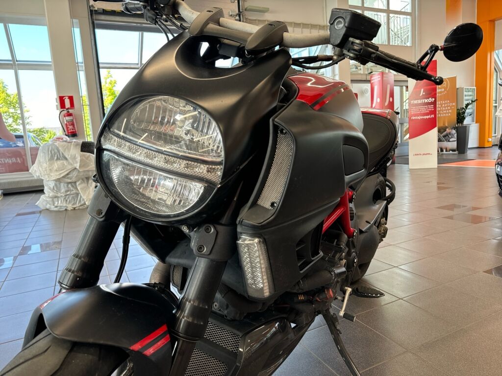 Ducati Diavel ABS 2012 Punainen