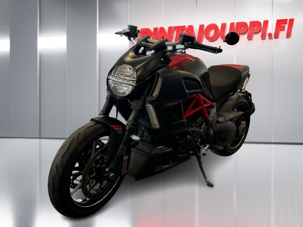 Ducati Diavel ABS 2012 Punainen