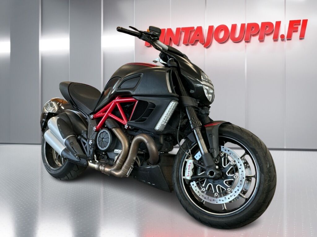 Ducati Diavel ABS 2012 Punainen