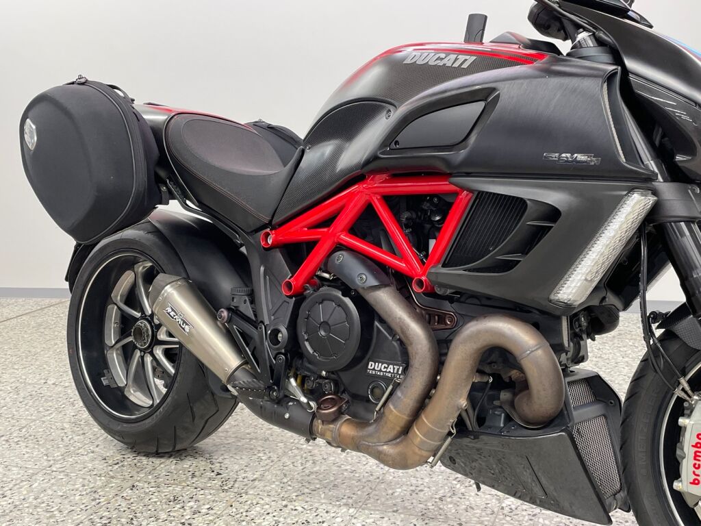 Ducati DIAVEL 2011 