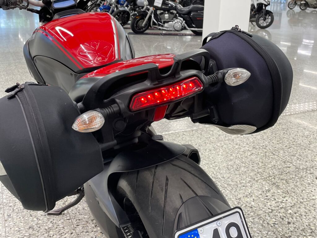 Ducati DIAVEL 2011 