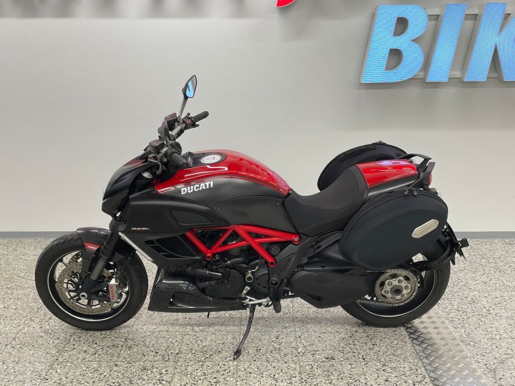 Ducati DIAVEL 2011 