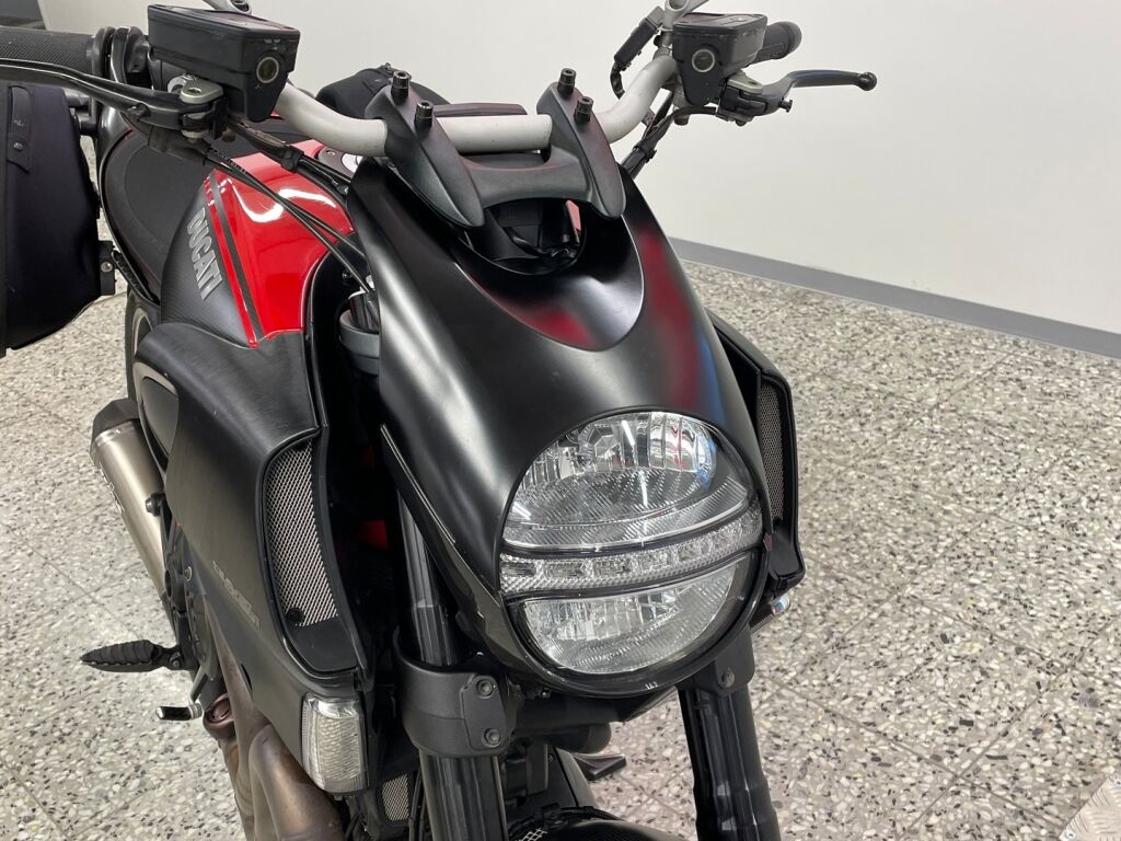 Ducati DIAVEL 2011 