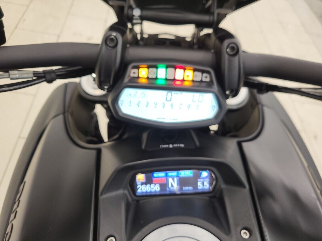 Ducati DIAVEL 2015 Musta