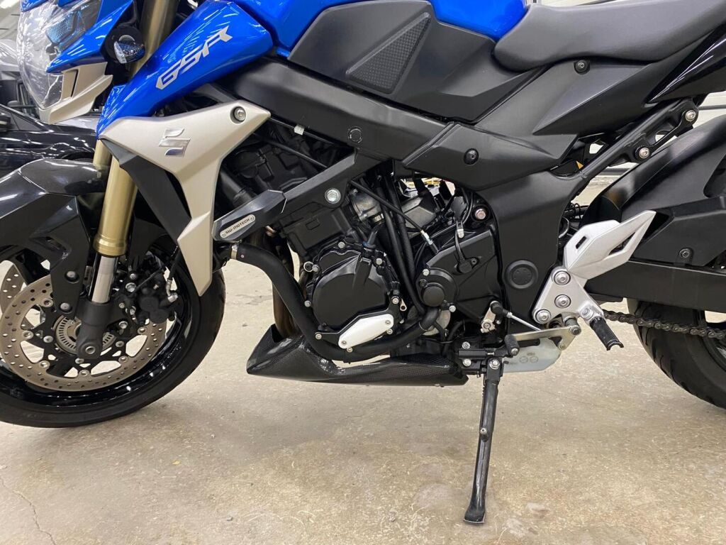 Suzuki GSR 2015 