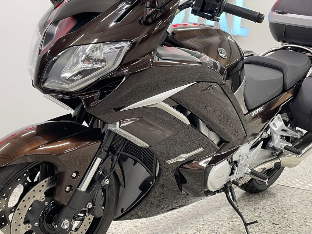 Yamaha FJR 2015 Ruskea (beige)