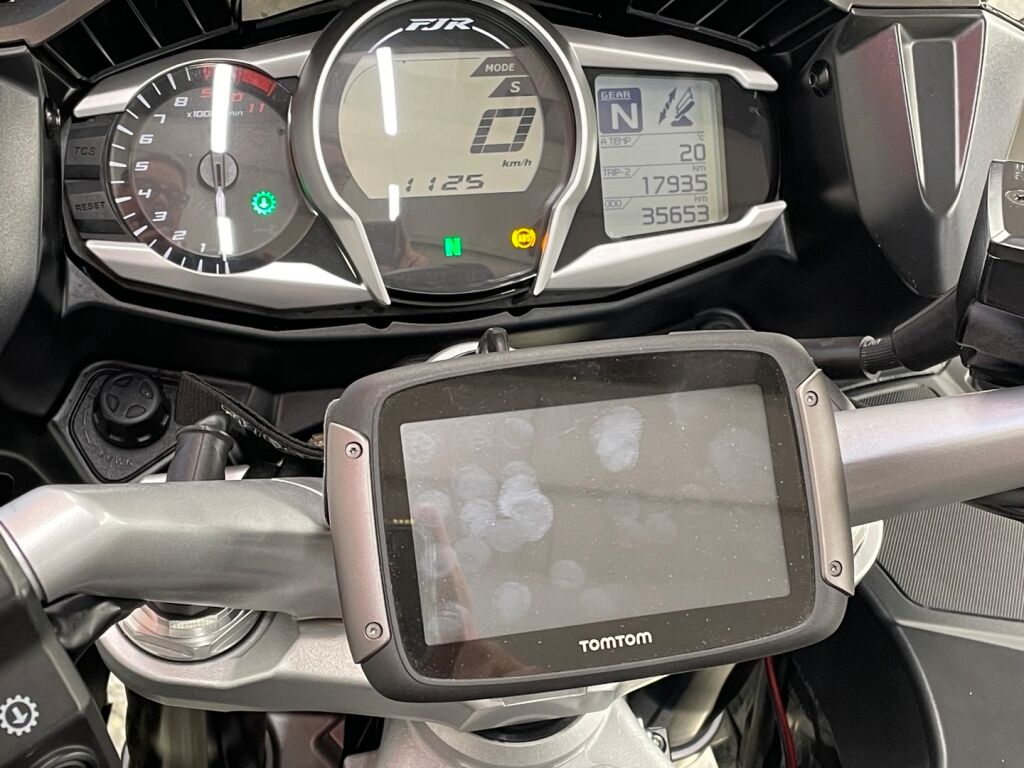 Yamaha FJR 2015 Ruskea (beige)