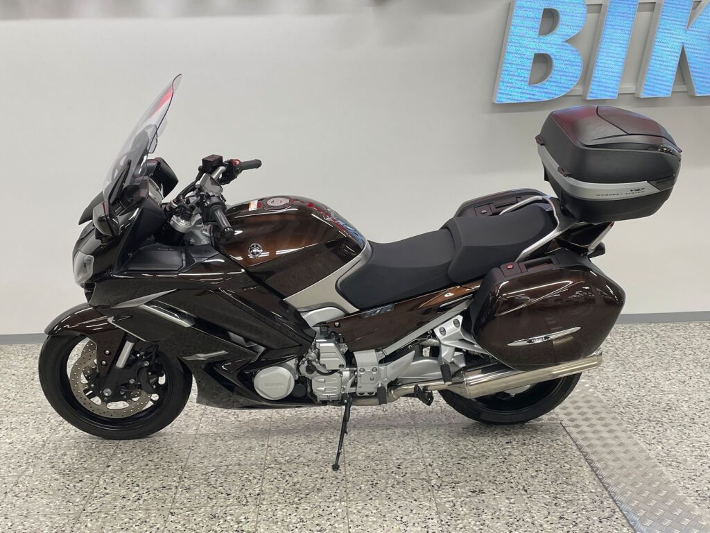 Yamaha FJR 2015 Ruskea (beige)