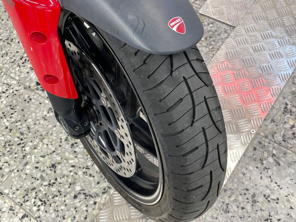 Ducati Multistrada 2013 Punainen