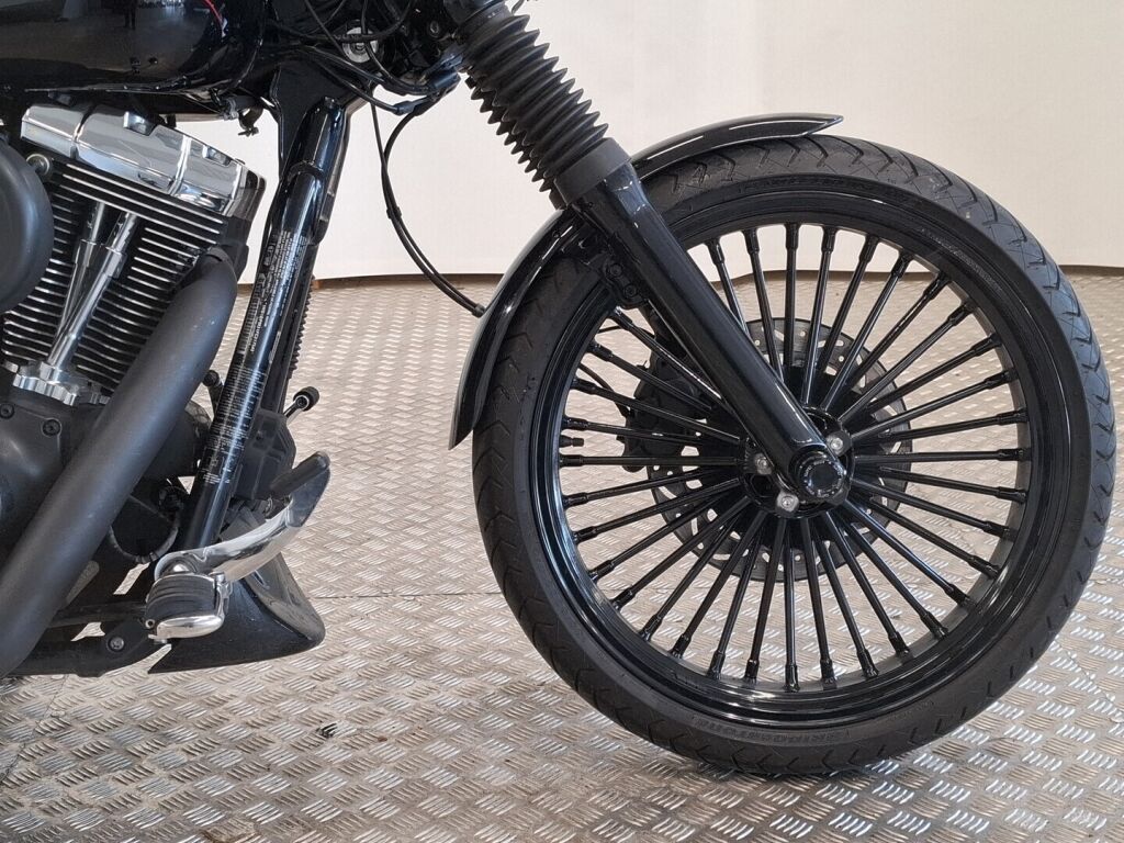 Harley-davidson Dyna 2015 Musta