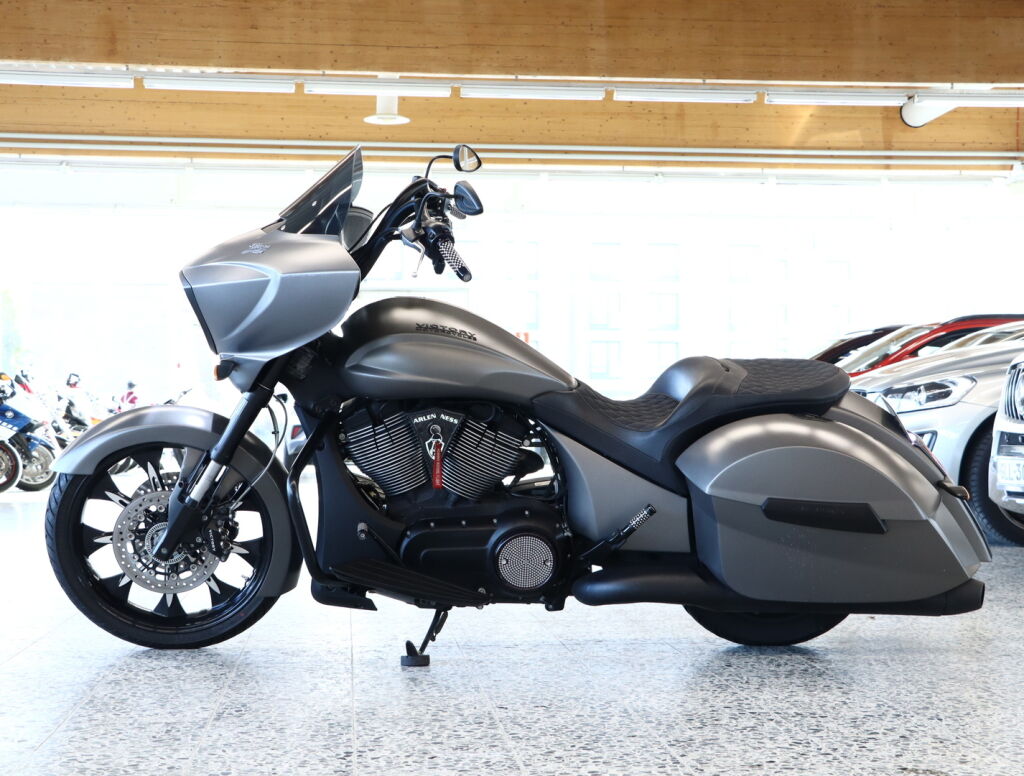 Victory motorcycles Cross Country 2013 Harmaa