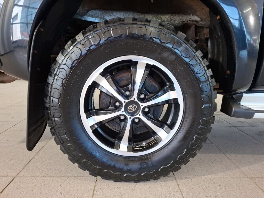 Toyota Hilux 2015 met.musta