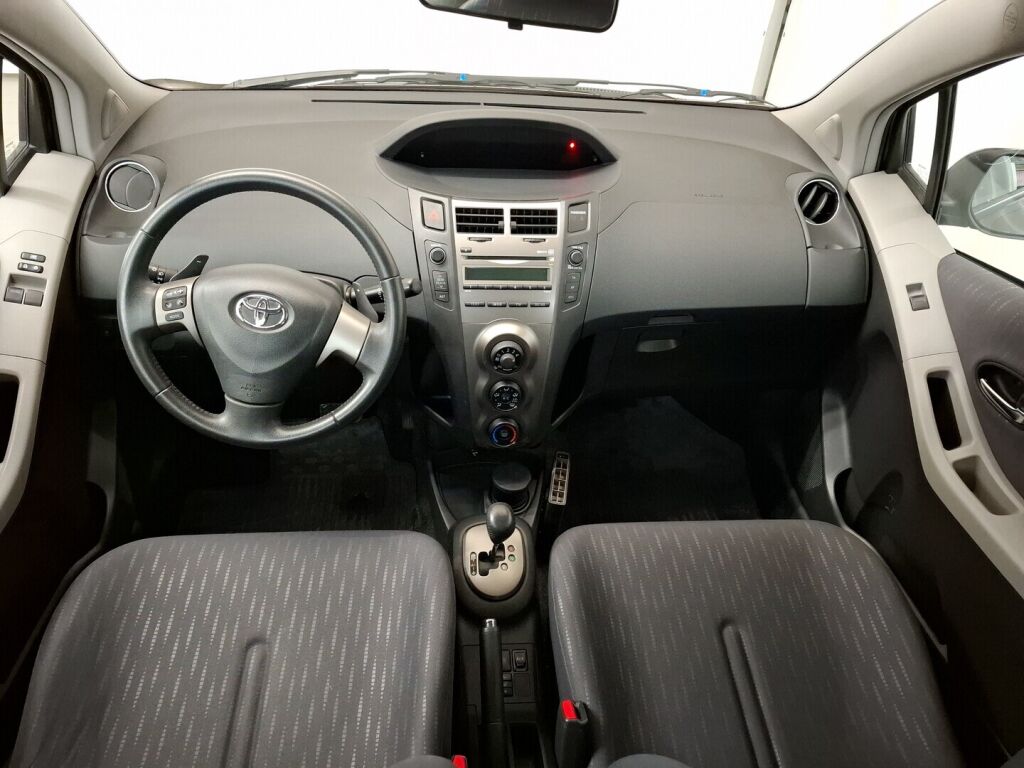 Toyota Yaris 2009 Musta