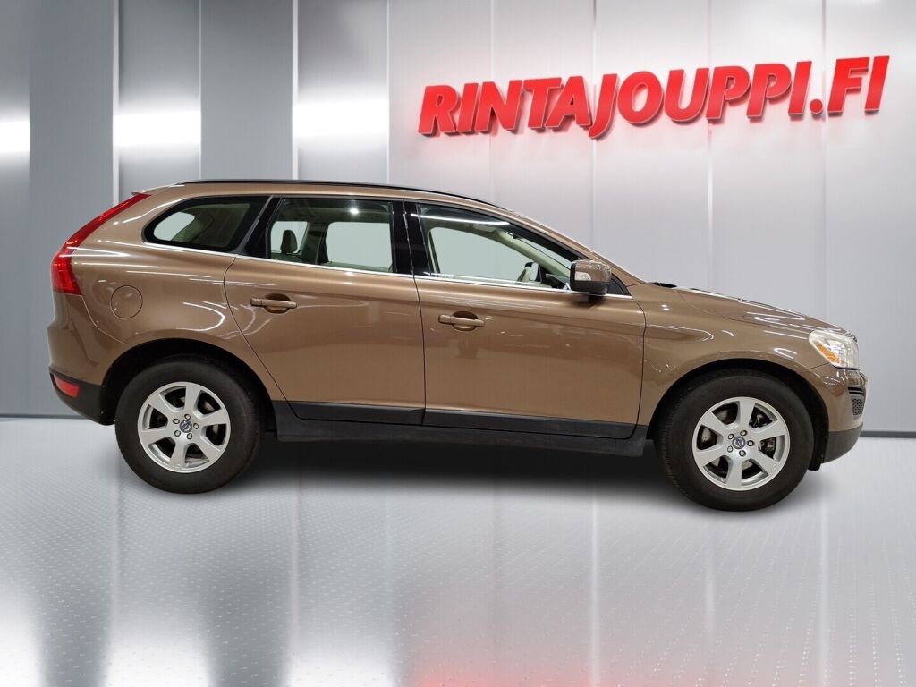 Volvo XC60 2010 Ruskea (beige)