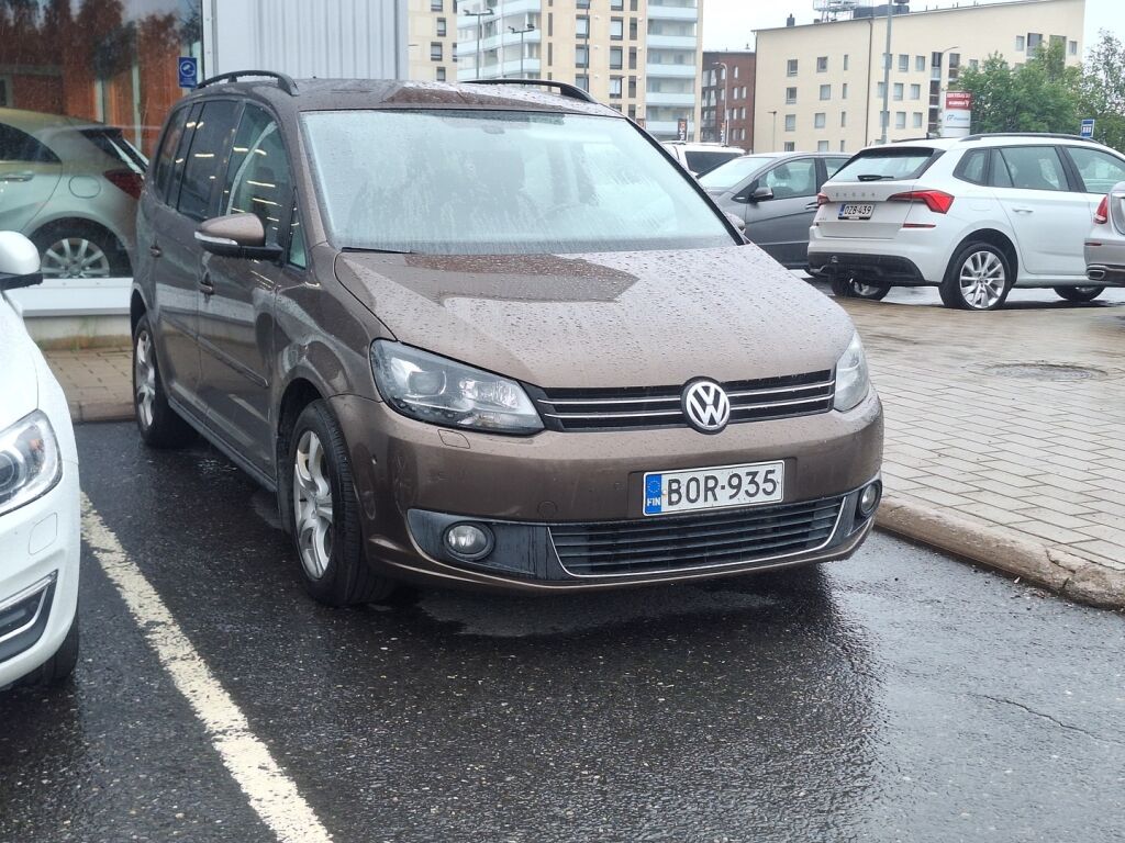 Volkswagen Touran 2011 Ruskea (beige)