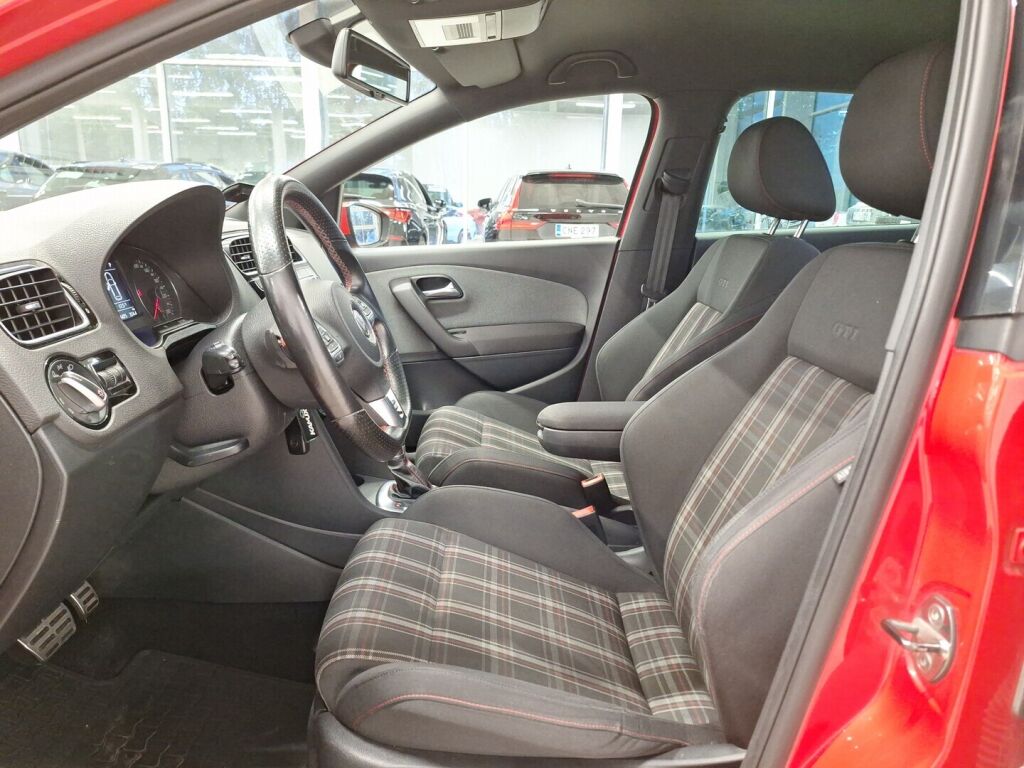 Volkswagen Polo 2012 Punainen