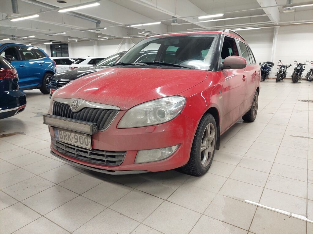 Skoda Fabia 2013 Punainen