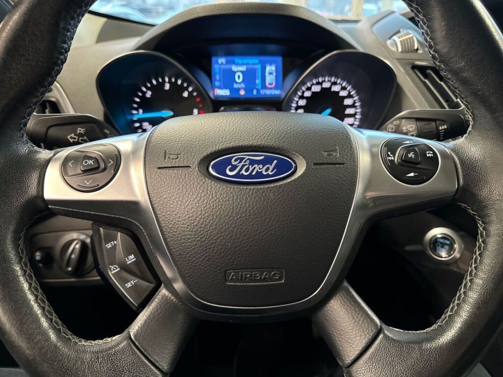 Ford Kuga 2015 Harmaa