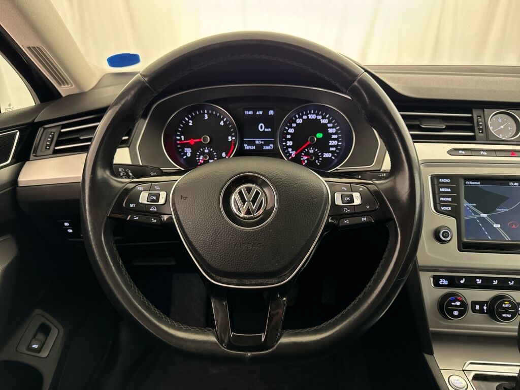 Volkswagen Passat 2015 Punainen