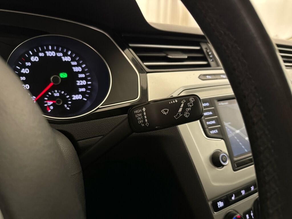 Volkswagen Passat 2015 Punainen