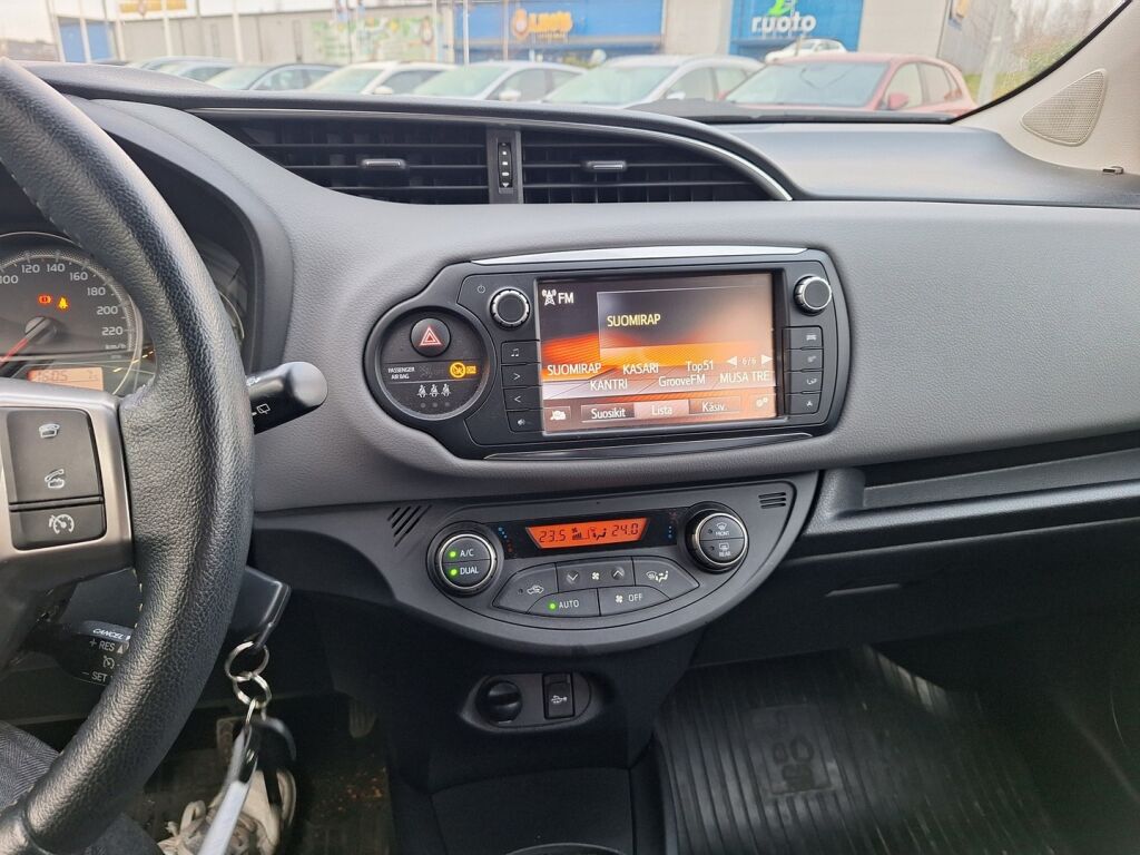 Toyota Yaris 2015 Valkoinen